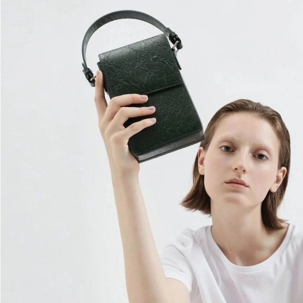 Rare Find Charles & Keith Wrinkled Effect Green Wallet Crossbody Bag - Picture 3 of 10